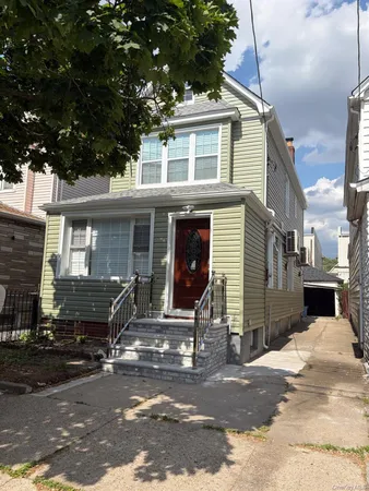 $949,999 | 104-31 113th Street | South Richmond Hill