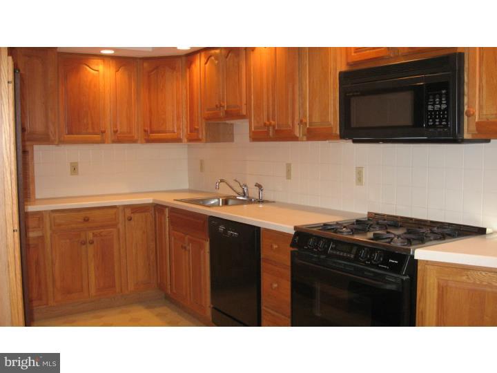 3114 Derry Road Philadelphia, PA 19154 - Photo 4 of 19 Kitchen