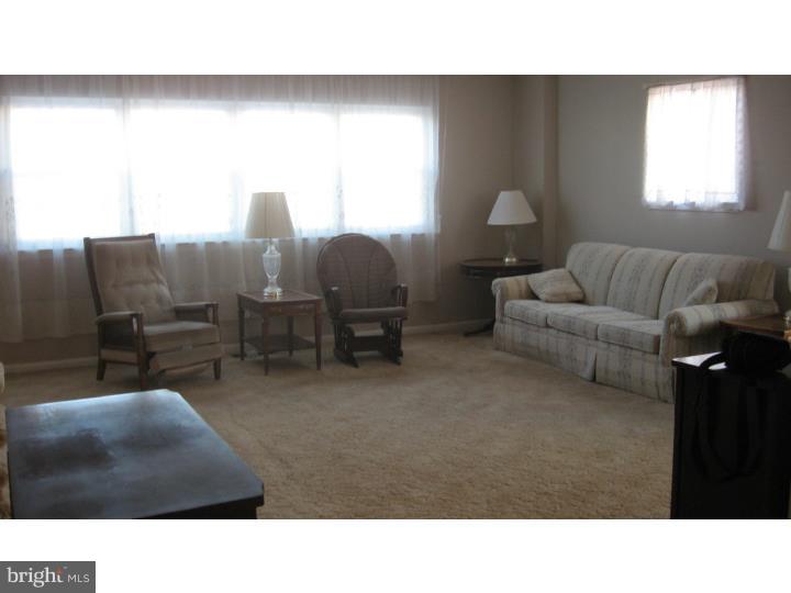 3114 Derry Road Philadelphia, PA 19154 - Photo 7 of 19 Living Room