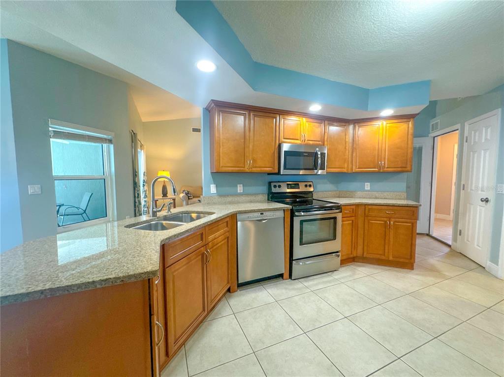 707 Powder Horn Row Lakeland, FL 33809 - Photo 10 of 60