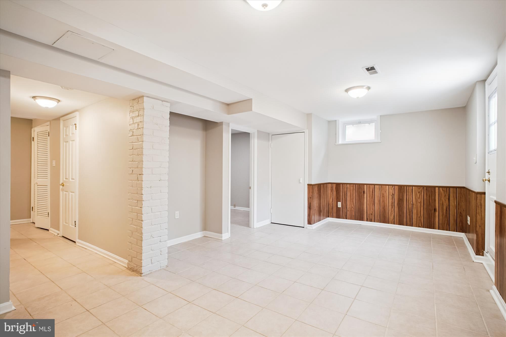 6709 Fairfax Road, Unit 72 Chevy Chase, MD 20815 - Photo 18 of 37 a view of an empty room