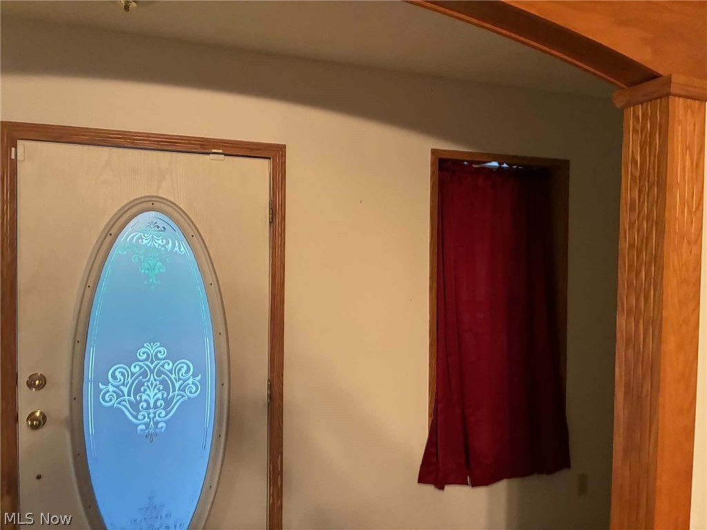 4601 Bessemer Road Nelsonville, OH 45764 - Photo 4 of 25 Decorative oval-lite door with wood-finish trim