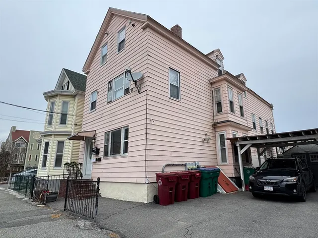 $2,200 | 409 Moody Street, Unit 1, Lowell, MA 01854