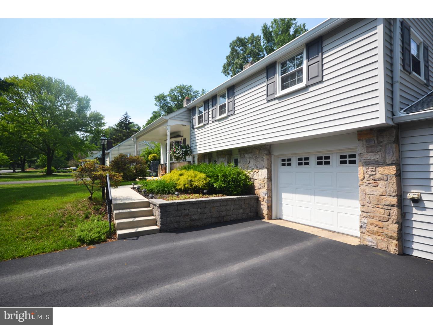 216 Hibbert Road North Wales, PA 19454 - Photo 3 of 18 Gallery Image 3