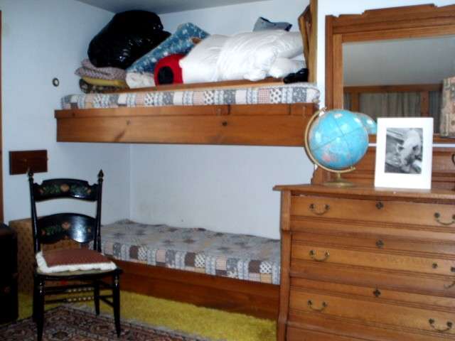 6958 South Pleasant Hill Road Hanover, IL 61041 - Photo 8 of 12 a room with table and chair