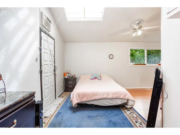 $400,000 | 17935 Southeast Pine Street, Portland, OR 97233