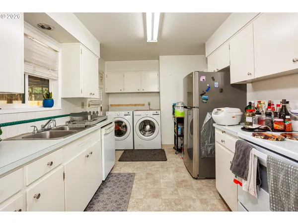 $400,000 | 17935 Southeast Pine Street, Portland, OR 97233