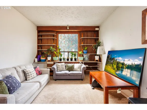 $400,000 | 17935 Southeast Pine Street, Portland, OR 97233