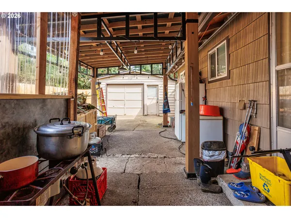 $400,000 | 17935 Southeast Pine Street, Portland, OR 97233