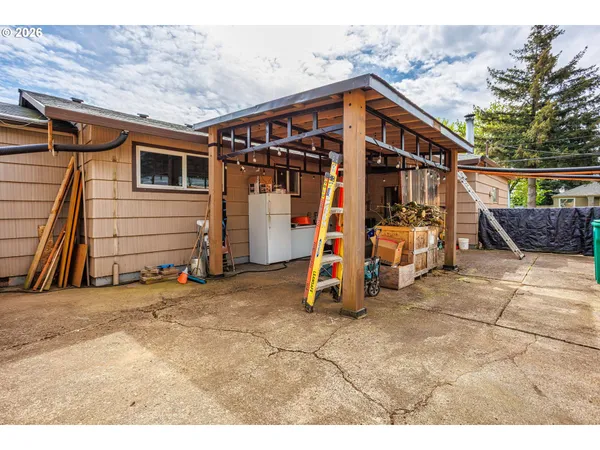 $400,000 | 17935 Southeast Pine Street, Portland, OR 97233