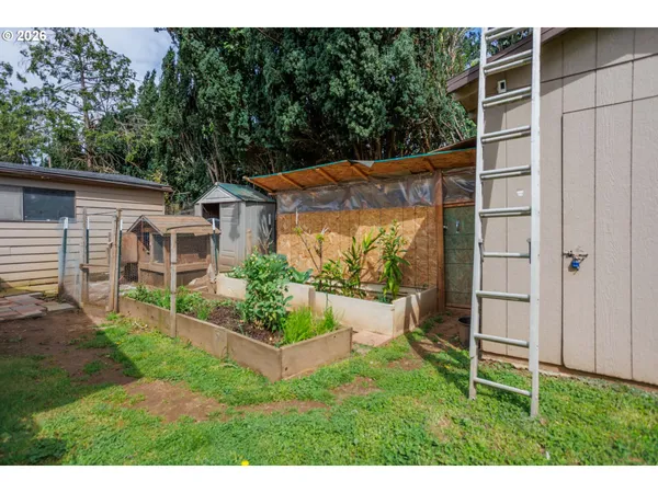 $400,000 | 17935 Southeast Pine Street, Portland, OR 97233