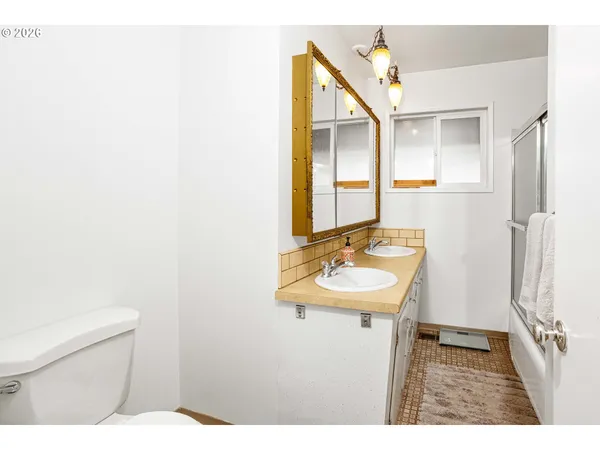 $400,000 | 17935 Southeast Pine Street, Portland, OR 97233