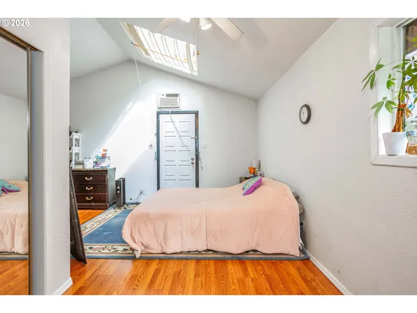 $400,000 | 17935 Southeast Pine Street, Portland, OR 97233