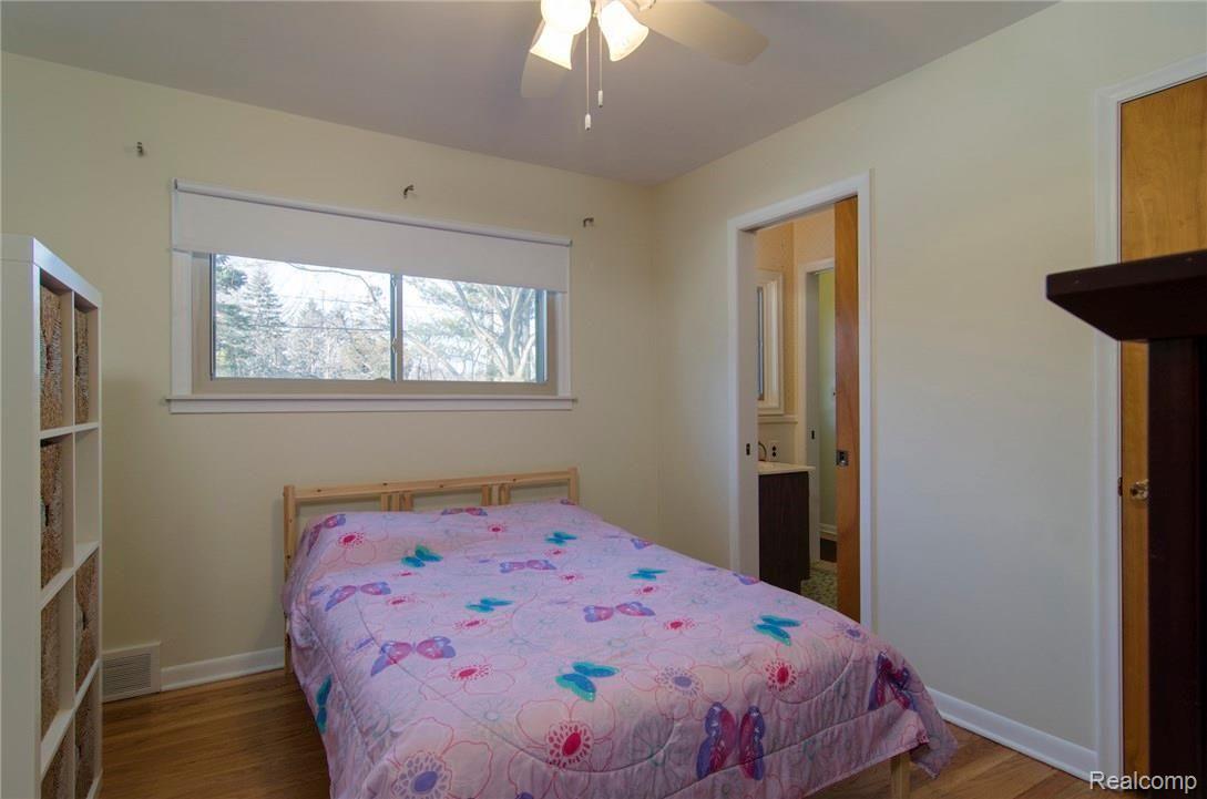 28383 Westerleigh Road Farmington, MI 48334 - Photo 11 of 18 13.jpg