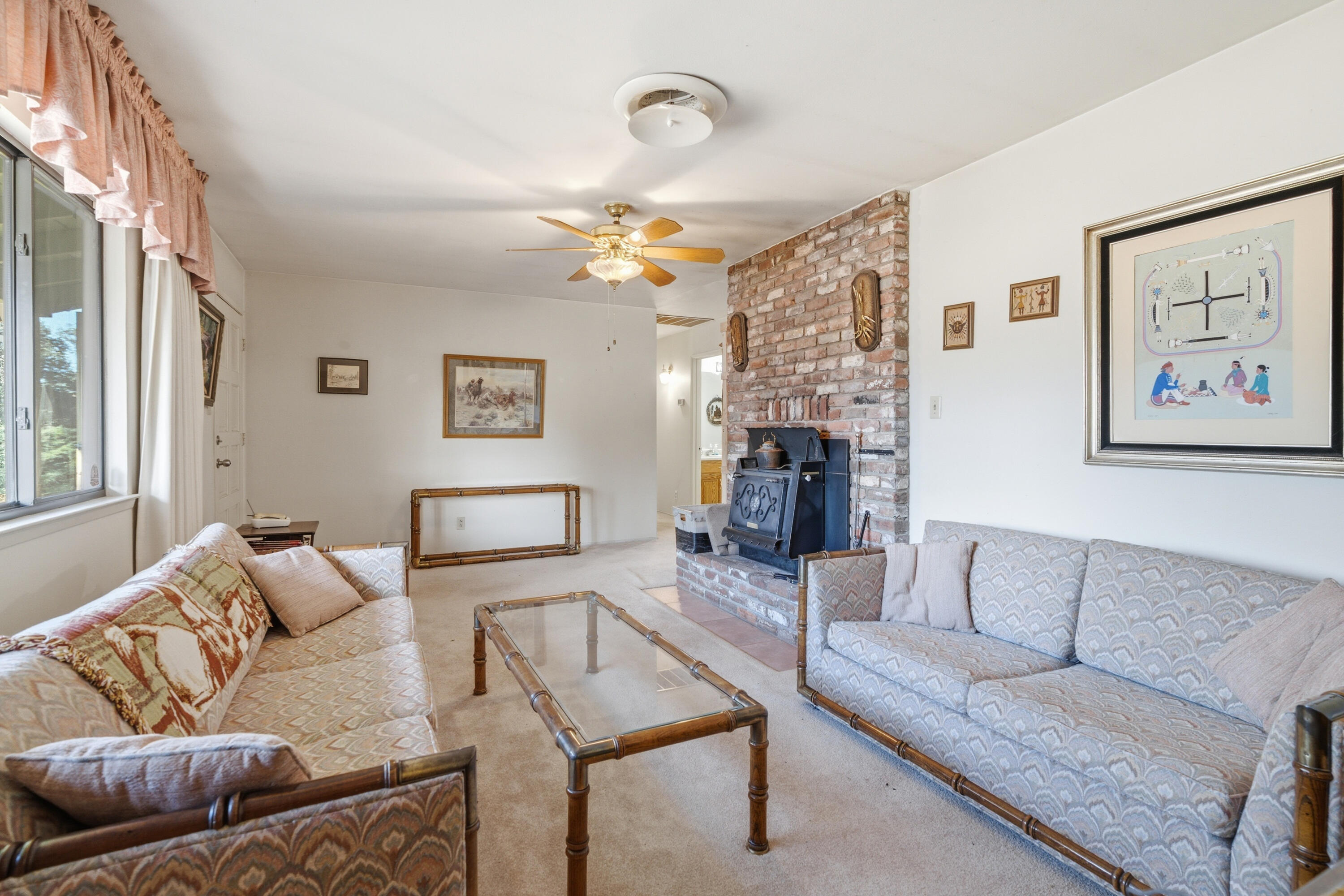 21241 Boyle Road Redding, CA 96003 - Photo 11 of 61 Living room