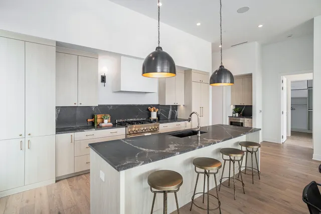 $1,049,000 | 159 South River Avenue, Unit 504, Holland, MI 49423