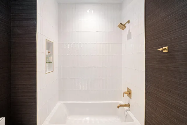 $1,049,000 | 159 South River Avenue, Unit 504, Holland, MI 49423