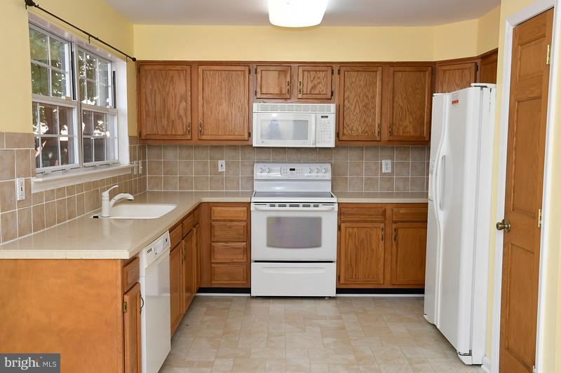 9150 Runaldue Road Manassas, VA 20110 - Photo 7 of 23 Kitchen