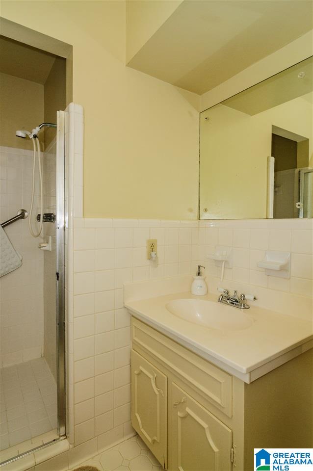 1329 Sumar Road Birmingham, AL 35213 - Photo 19 of 34