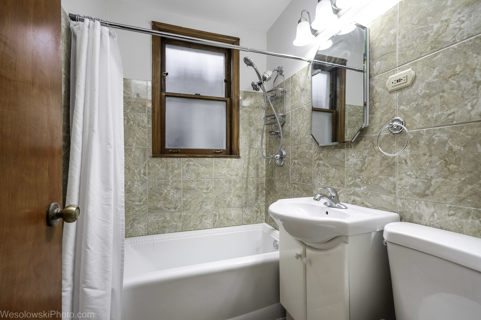 5944 West Foster Avenue Chicago, IL 60630 - Photo 9 of 21 a bathroom with a sink and a bathtub