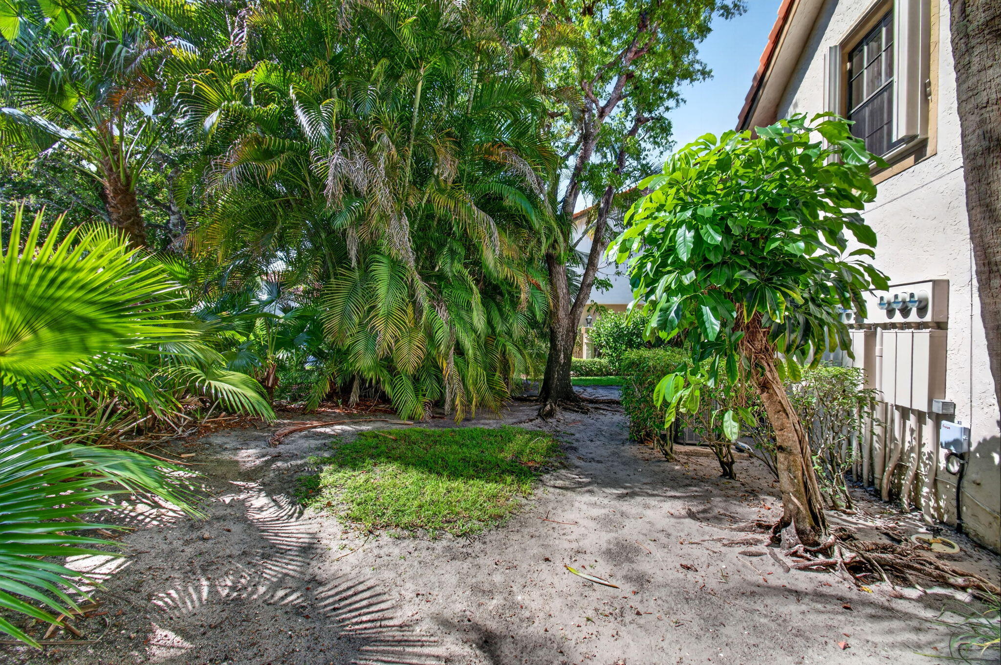 7865 La Mirada Drive Boca Raton, FL 33433 - Photo 57 of 61 side yard