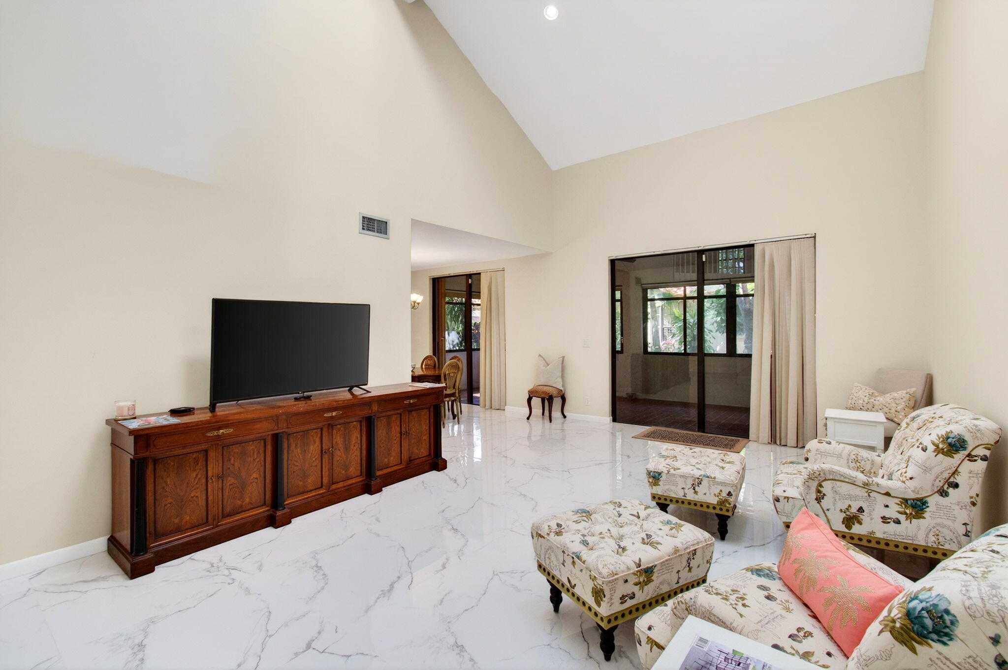 7865 La Mirada Drive Boca Raton, FL 33433 - Photo 8 of 61 Living area
