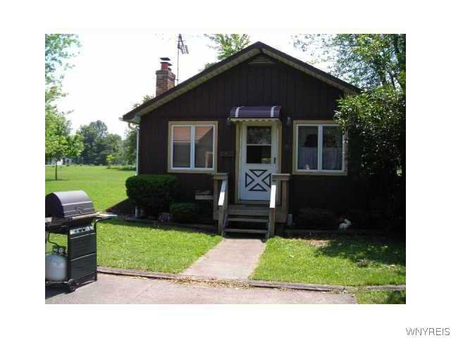2266 Maple Wilson, NY 14172 - Photo 1 of 1 Exterior Front