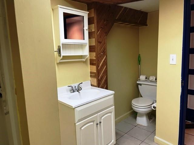 385 Rockhill Road Pittsburgh, PA 15243 - Photo 18 of 23 a bathroom with a sink toilet and a mirror