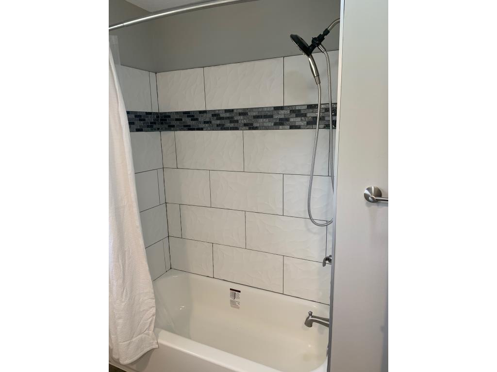 19075 Wells Ferry Road Bettendorf, IA 52722 - Photo 15 of 24 Gallery Image 15