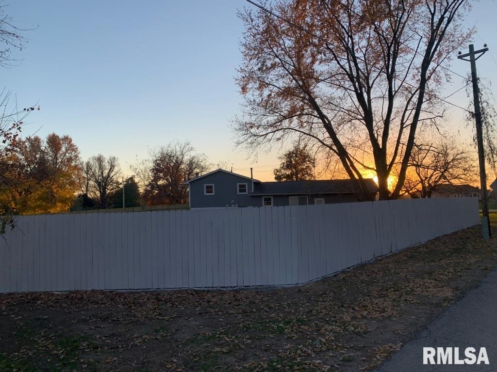 19075 Wells Ferry Road Bettendorf, IA 52722 - Photo 2 of 24 Gallery Image 2