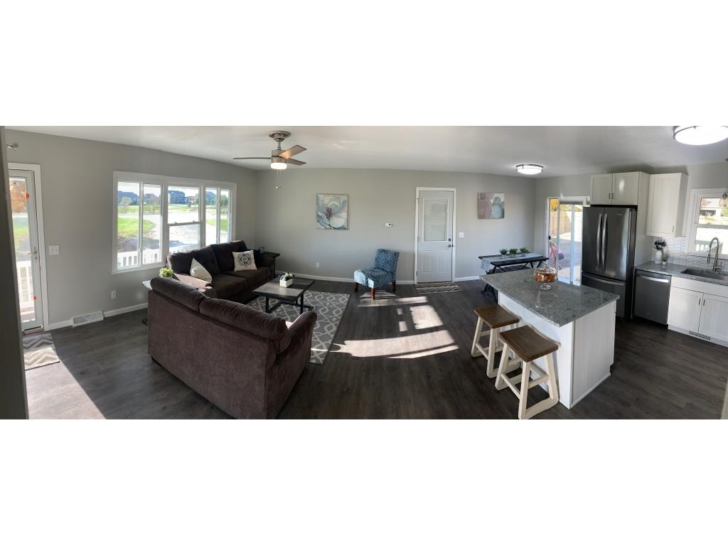 19075 Wells Ferry Road Bettendorf, IA 52722 - Photo 4 of 24 Gallery Image 4