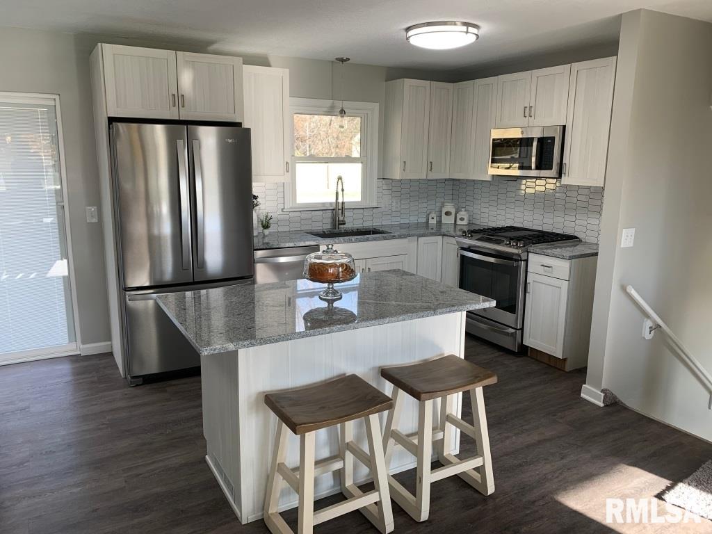 19075 Wells Ferry Road Bettendorf, IA 52722 - Photo 5 of 24 Gallery Image 5