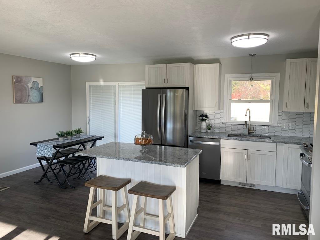 19075 Wells Ferry Road Bettendorf, IA 52722 - Photo 8 of 24 Gallery Image 8