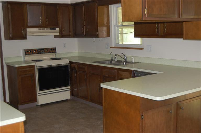 13001 Hadley Road Gregory, MI 48137 - Photo 3 of 14 Kitchen with new vinyl flooring.