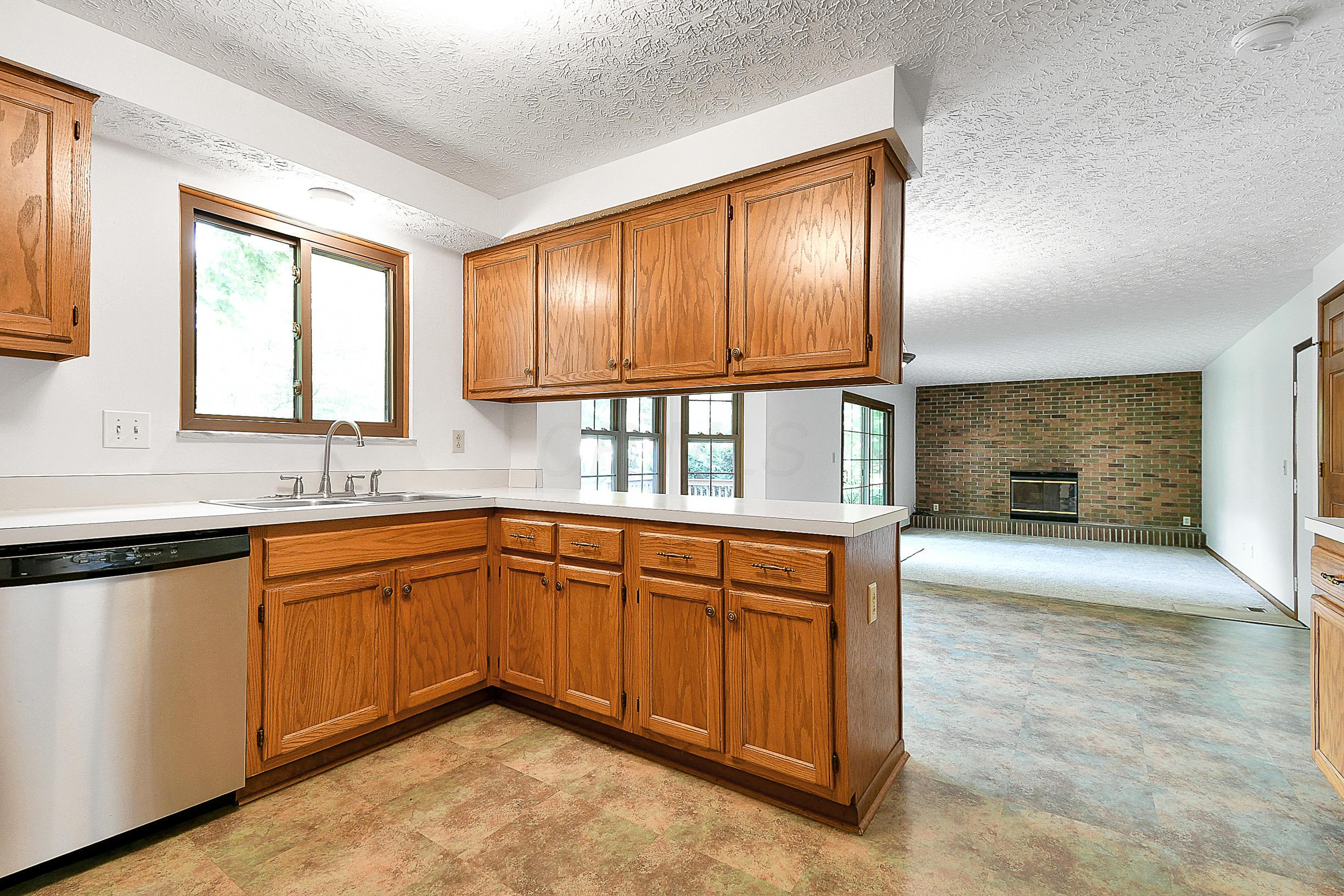 2412 Willis Road Dublin, OH 43016 - Photo 6 of 28 Gallery Image 6