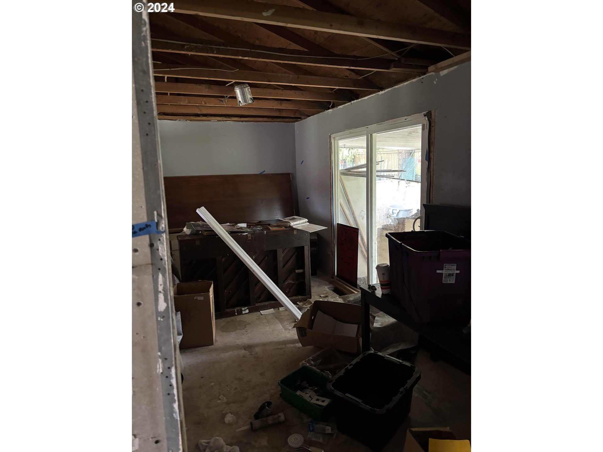 17126 Southeast Bush Street Portland, OR 97236 - Photo 7 of 17 a room with gym equipment and a window