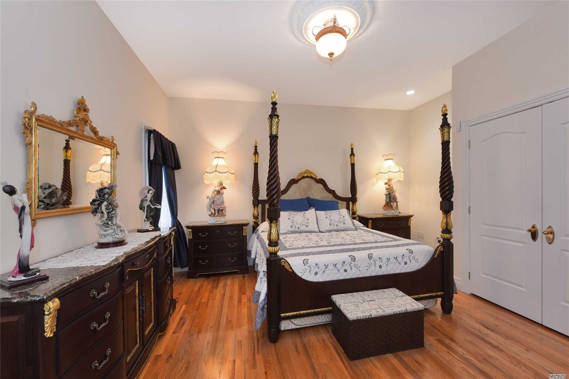 42 Dunlop Road Huntington, NY 11743 - Photo 16 of 20 First Floor Master Bedroom