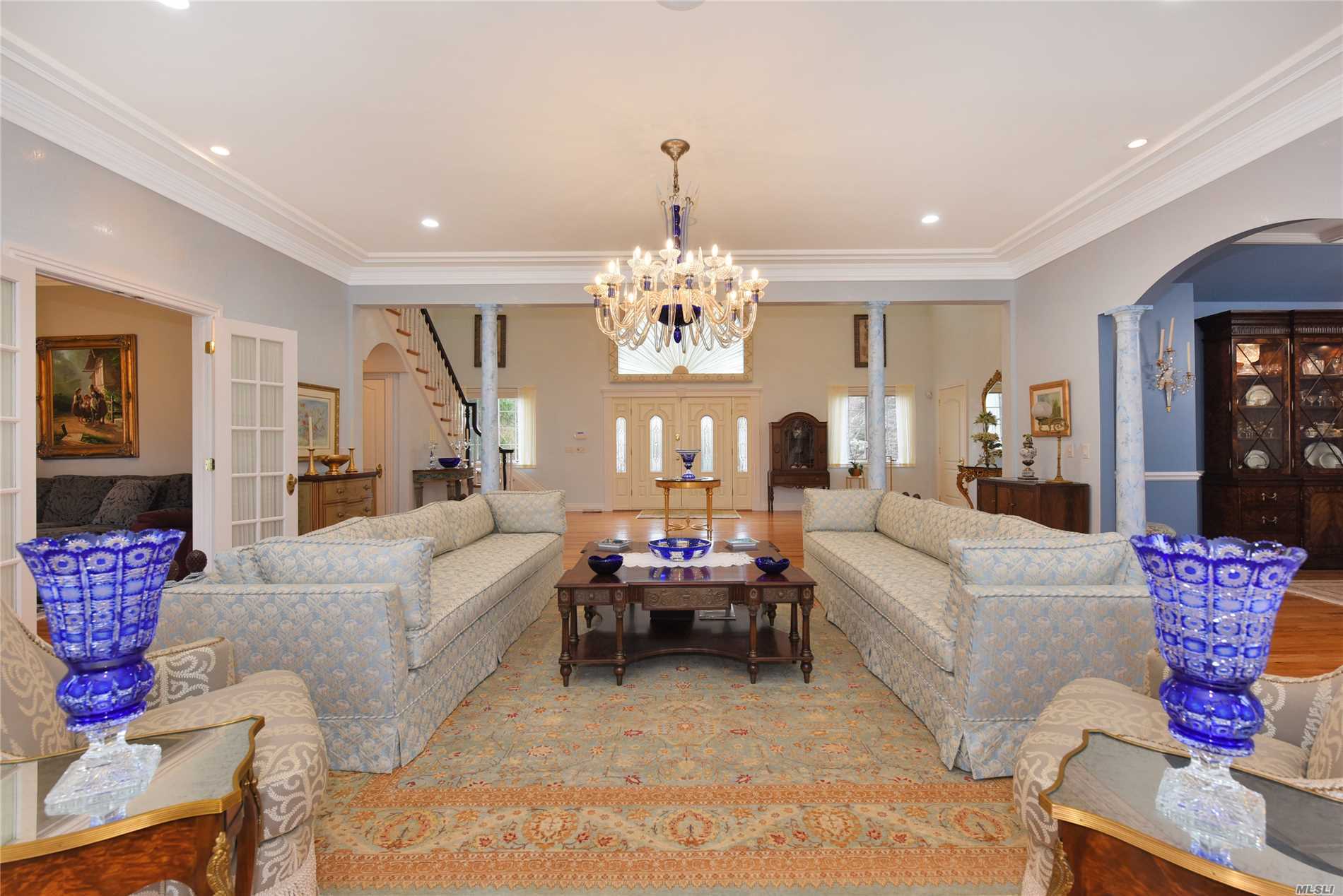 42 Dunlop Road Huntington, NY 11743 - Photo 5 of 20 Spacious Living Room