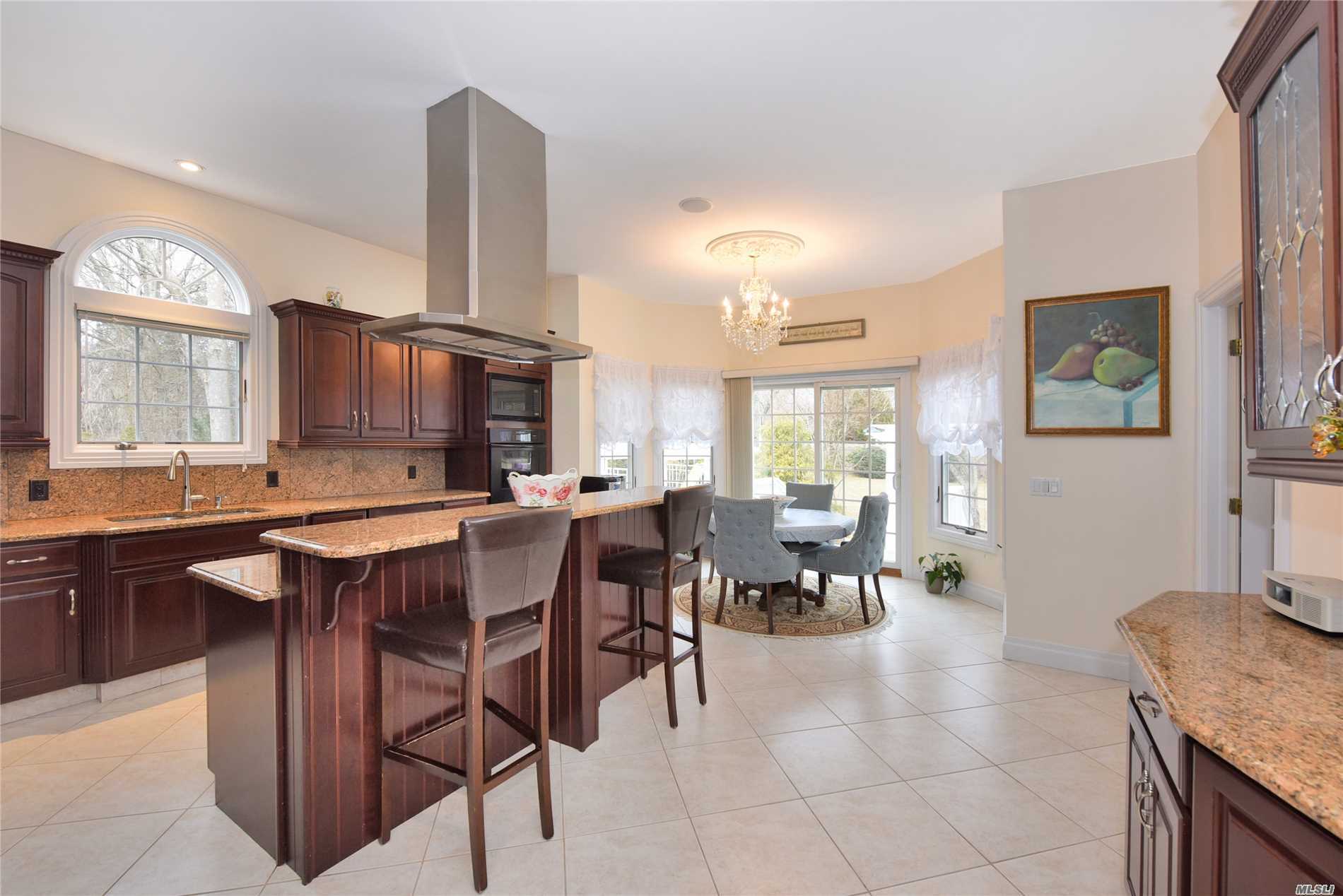 42 Dunlop Road Huntington, NY 11743 - Photo 9 of 20 Gas Cooking