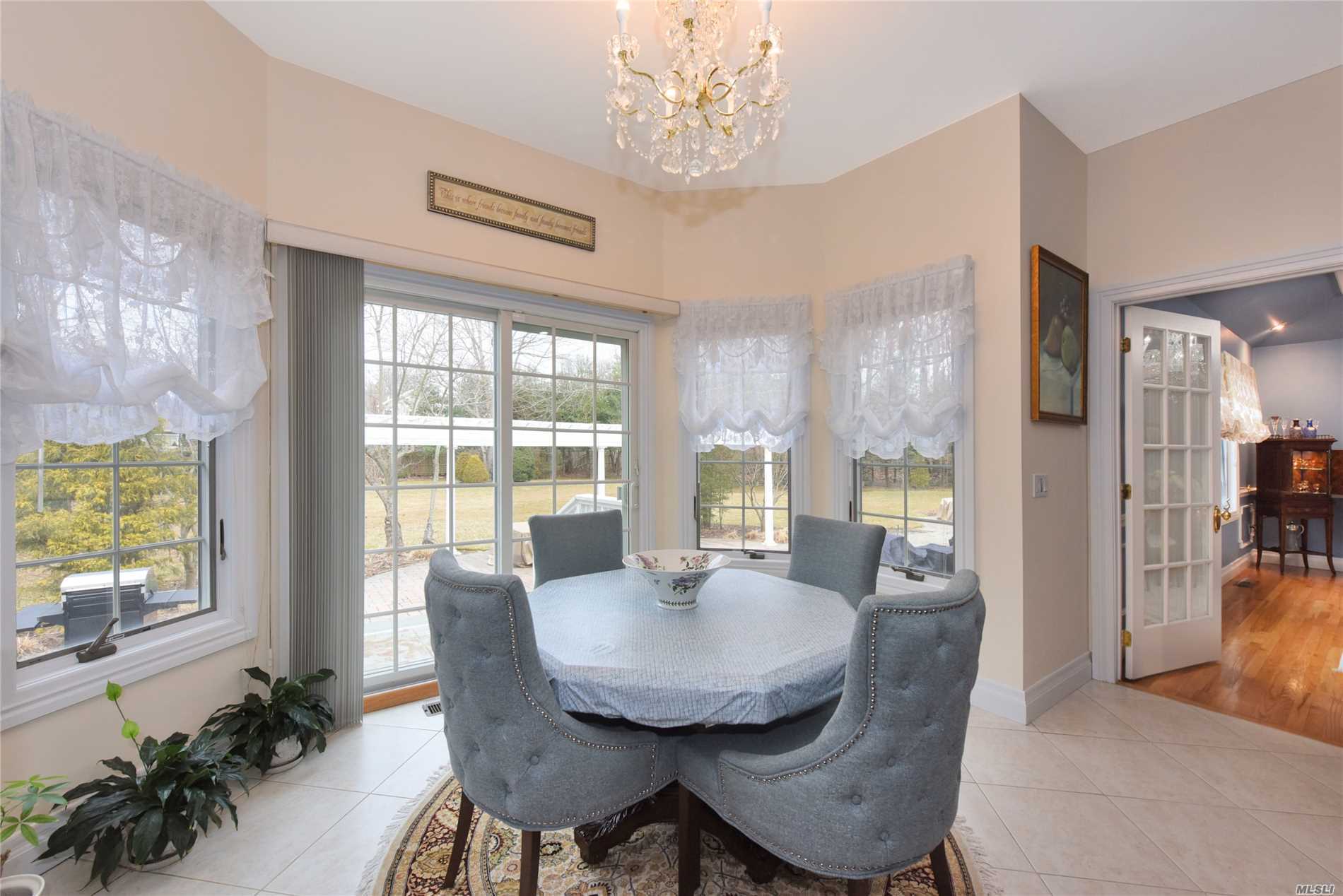 42 Dunlop Road Huntington, NY 11743 - Photo 10 of 20 Breakfast Area