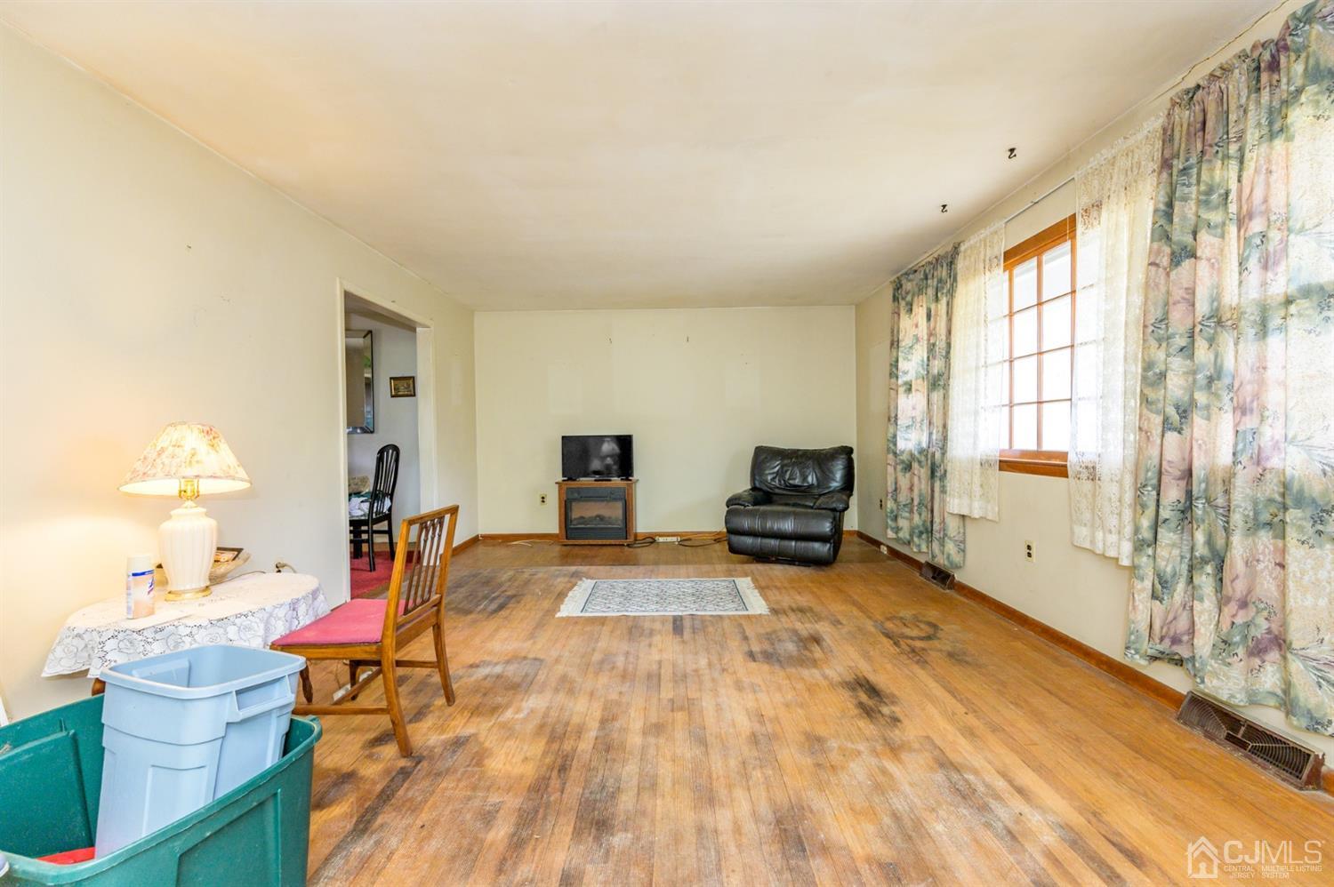 780 Monmouth Road Cream Ridge, NJ 08514 - Photo 5 of 35 a spacious bedroom with a bed and large windows
