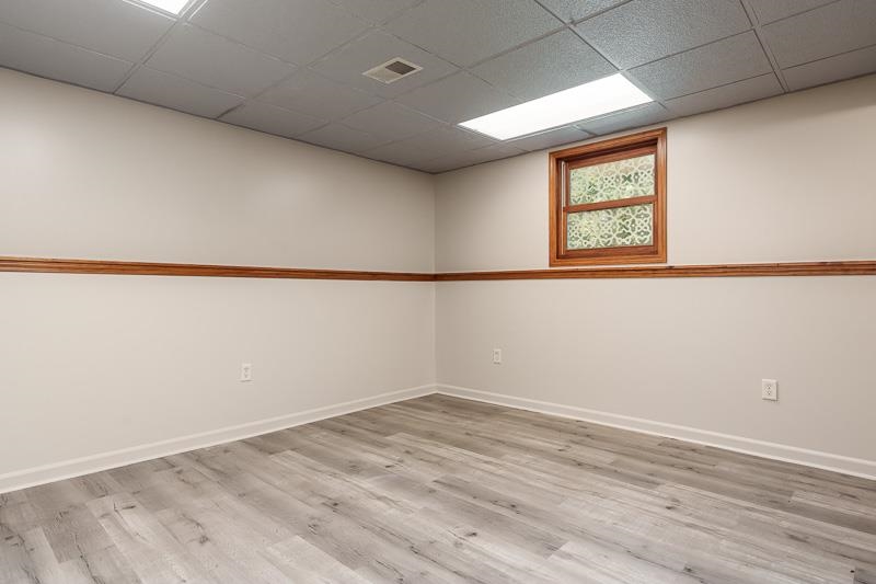 14 Terrace View Boulevard Oregon, IL 61061 - Photo 49 of 50 a view of a room with wooden floor and window