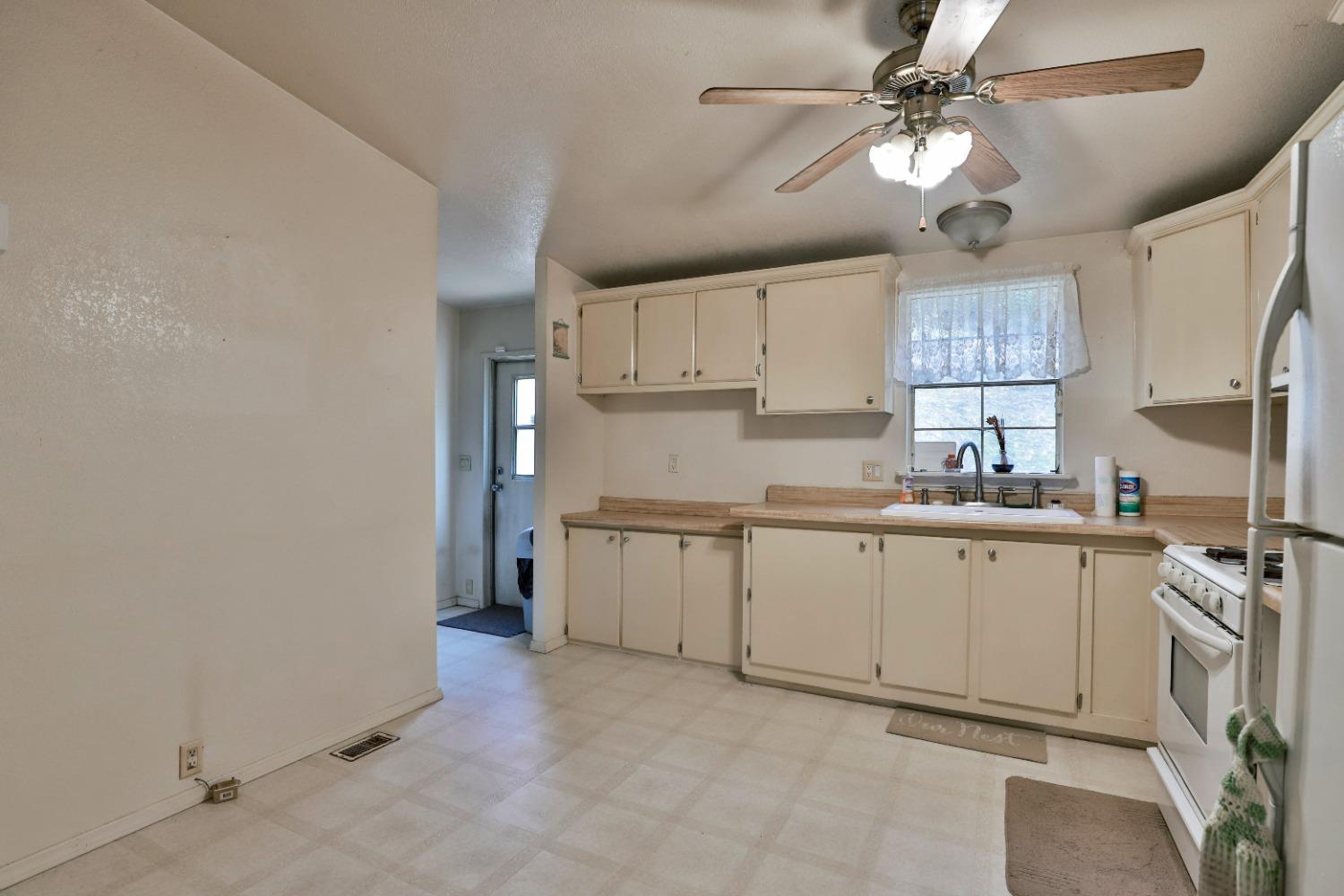 7277 Red Ant Road Somerset, CA 95684 - Photo 14 of 42 a kitchen with cabinets appliances and a window