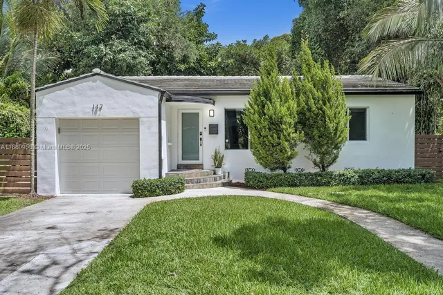 a view of a house with a yard