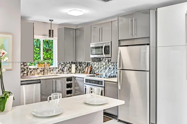 $1,100,000 | 147 Northwest 87th Street, El Portal, FL 33150