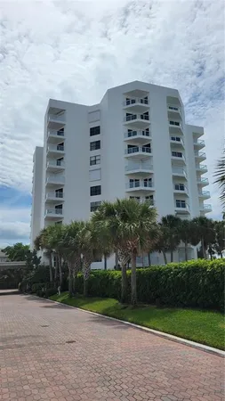$4,000 | 1000 Longboat Club Road, Unit 406, Longboat Key, FL 34228