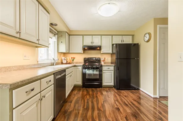 $225,000 | 7 Treetop Drive, Perinton, NY 14450