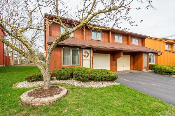 $225,000 | 7 Treetop Drive, Perinton, NY 14450