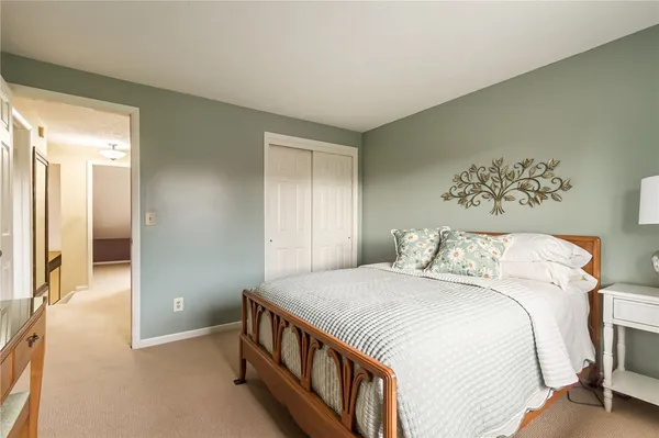 $225,000 | 7 Treetop Drive, Perinton, NY 14450