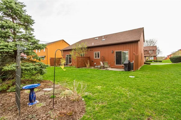 $225,000 | 7 Treetop Drive, Perinton, NY 14450